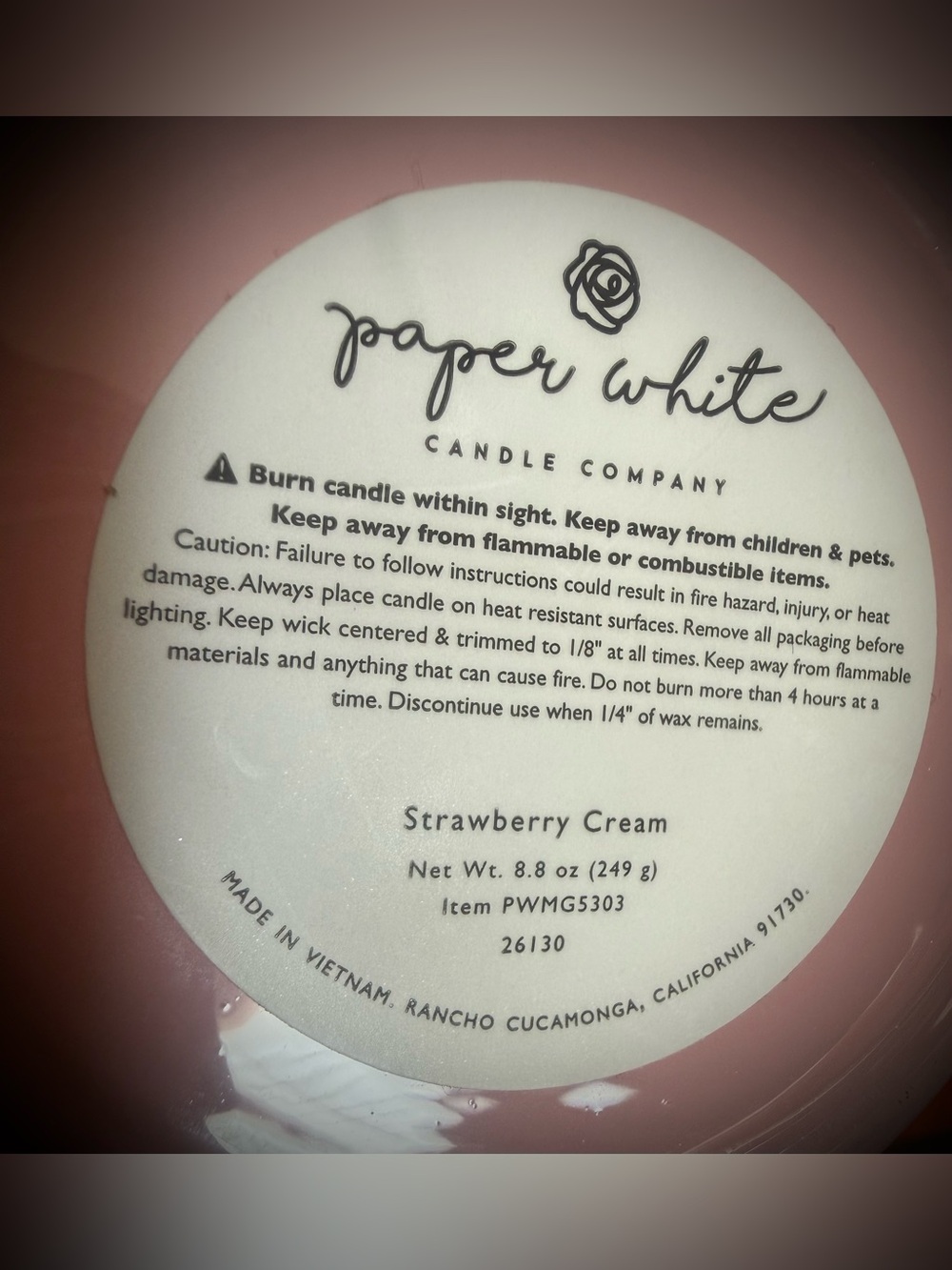 Strawberry Cream Scented Candle - Picture 4 of 4